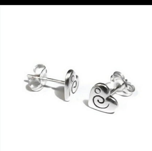 🌷gone 6-3! Last 1! silver studs🌷 - Picture 2 of 3